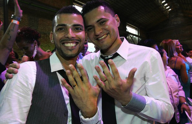 Rio de Janeiro celebra maior casamento gay coletivo do mundo com a união de 160 casais!