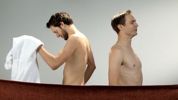  Vídeo coloca melhores amigos para se verem pelados pela primeira vez, veja a reação!