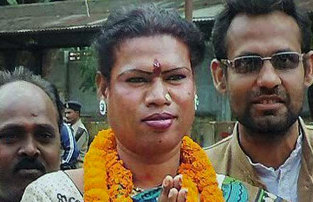 Índia elege a primeira prefeita transgênero do país com mais de 4 mil votos de vantagem!