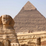 2015-04-15-egito-proibe-estrangeiros-lgbt-entrar-pais-pode-deporta-los-585×424