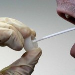 pesquisador-teste-saliva-gay-480×240