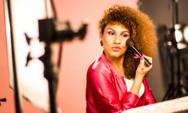  Candy Mel, da Banda Uó, anuncia que vai apresentar programa na TV Brasil