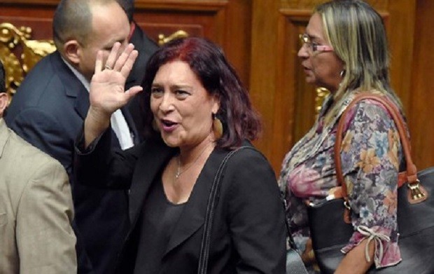  Primeira deputada transexual da Venezuela toma posse no Parlamento