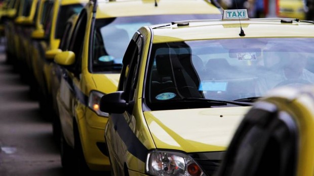  Casal gay é expulso de táxi no Rio de Janeiro: “Não quero perversão no meu carro”