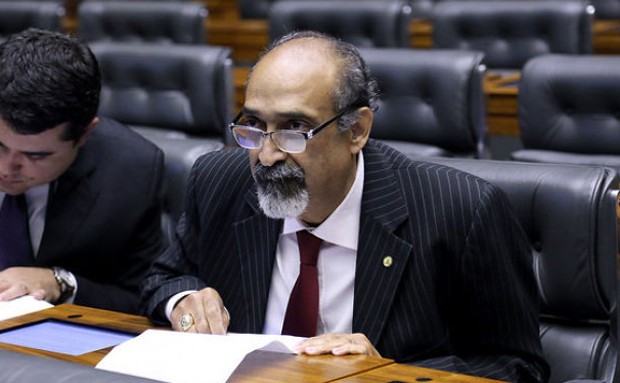  Defensoria do RJ quer R$ 1 milhão de indenização de ex-secretário que diz crer na “cura gay”