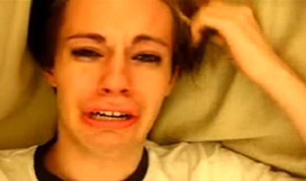  Fã de Britney Spears que chorou em vídeo viral aparece irreconhecível