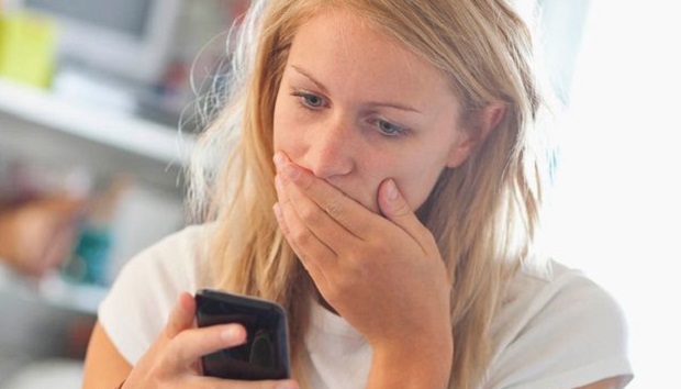 Mulher pede ajuda de colunista após descobrir que marido acessa site pornô gay