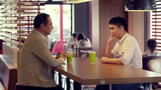  Novo comercial do McDonald’s mostra filho saindo do armário para o pai