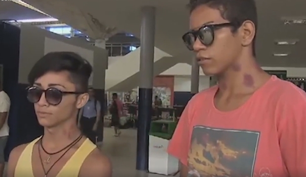  Jovens viralizam na web após aparecerem em entrevista com chupões no pescoço