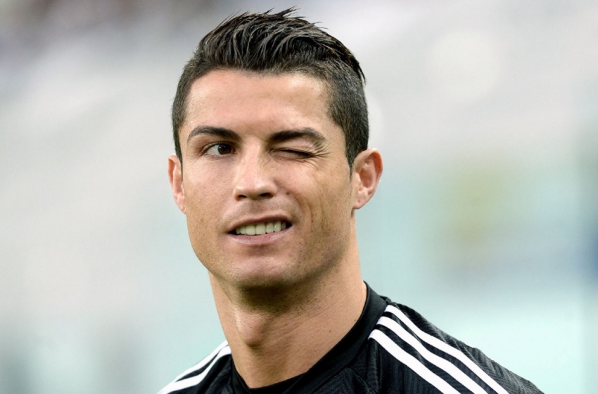  Batendo um bolão! Cristiano Ronaldo fica só de cueca branca em foto de comemoração