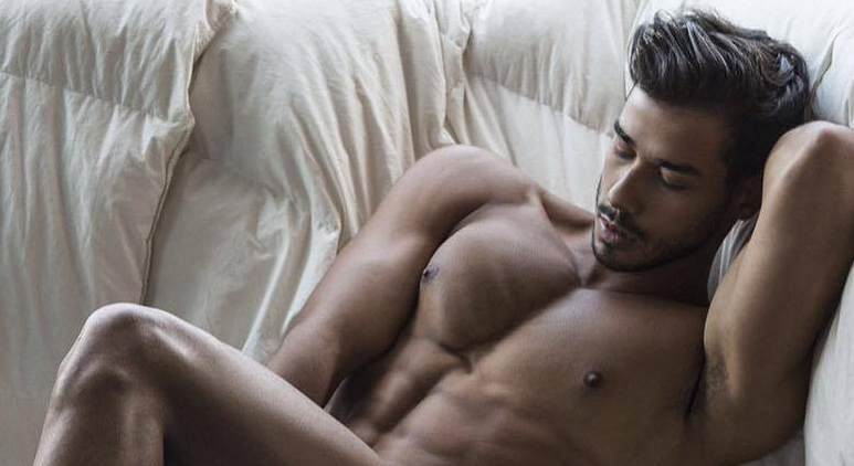 Bailarino Mário Beckman posa pelado para as lentes do fotógrafo Rick Day