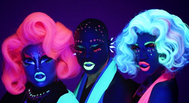  Finalistas de “Drag Race” aparecem cobertas de neon em trecho de videoclipe