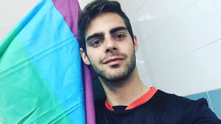  Árbitro gay abandona futebol após insultos homofóbicos: “Não aguentava mais”