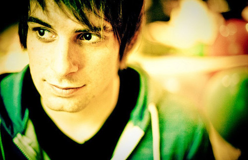 Vocalista de banda gospel assume ser gay aos 35 anos: “Nunca foi uma opção”