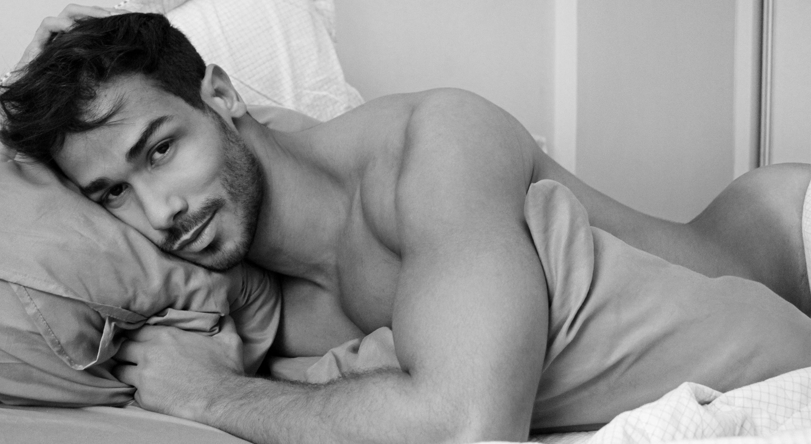 Bailarino Mário Beckman mostra sua intimidade para o projeto ‘4WALLS’