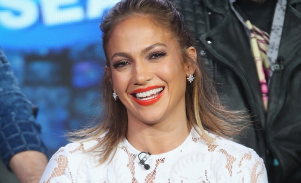  Jennifer Lopez grava música em prol das vítimas do massacre em boate gay de Orlando