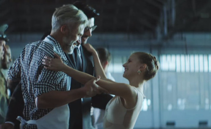 Novo comercial do Dia dos Pais da C&A apresenta casal gay; confira