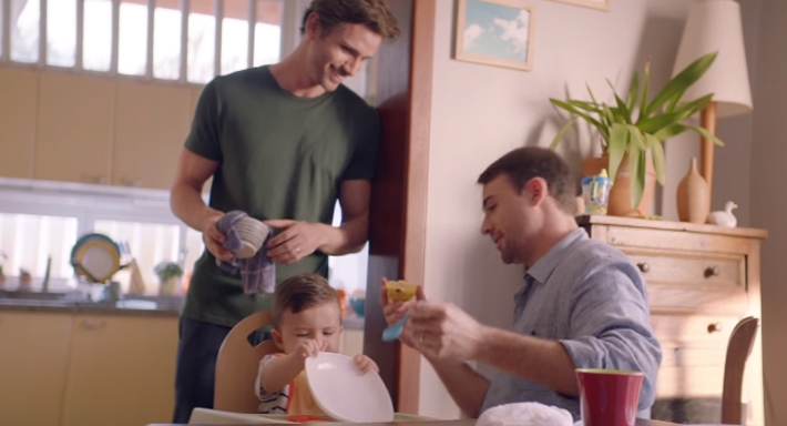  Johnson’s Baby inclui casal gay em propaganda do Dia dos Pais : “Toda família é única”