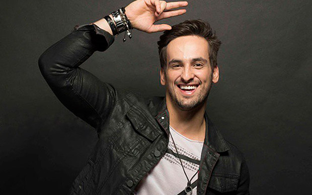 Cantor sertanejo se descuida e acaba mostrando o bumbum em rede social