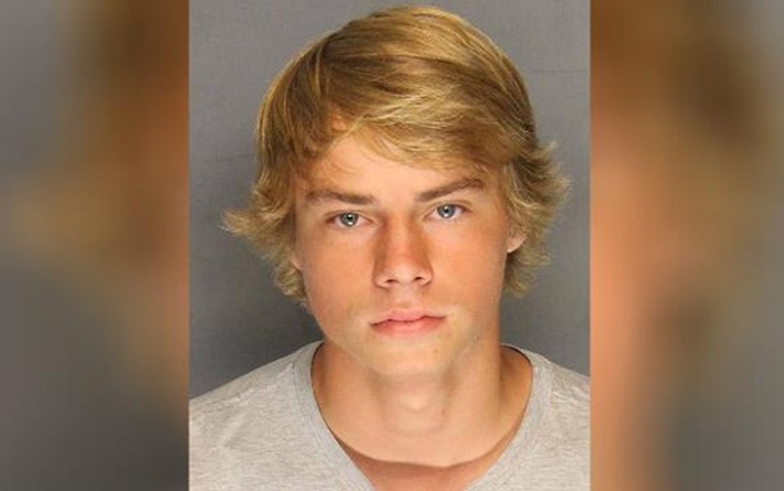  Jovem é preso após invadir boate gay com arma de paintball e atirar contra frequentadores