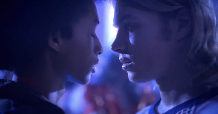  Jaden Smith protagoniza cena de beijo gay em nova série do Netflix