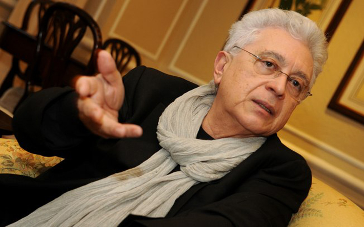 Aguinaldo Silva rebate críticas sobre personagens gays em novelas