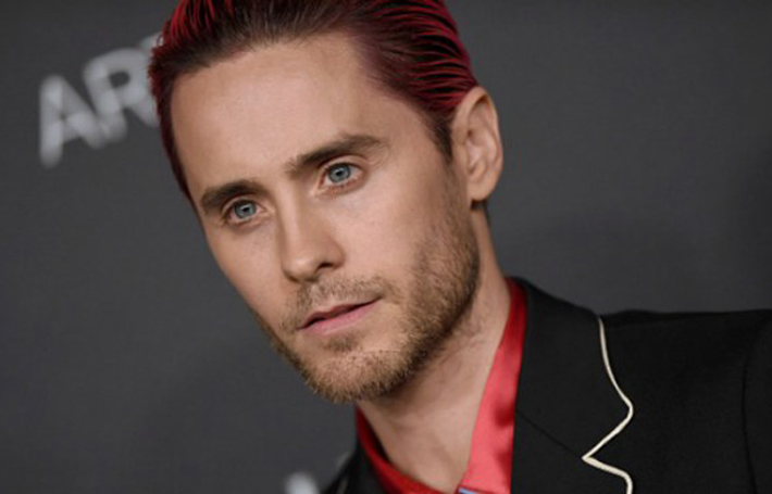“Hollywood é conservadora demais para ter um super astro gay”, afirma Jared Leto