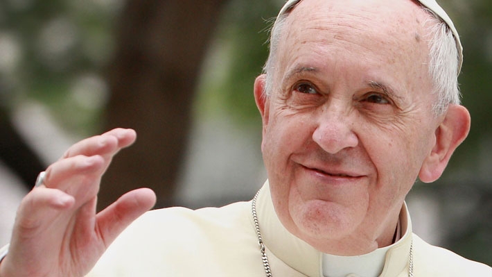  Papa condena escolas ensinarem que crianças podem escolher gênero: “Isso é terrível!”
