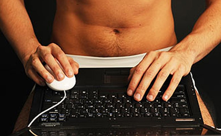 Rússia bloqueia sites pornô e diz aos internautas para procurarem parceiros “na vida real”