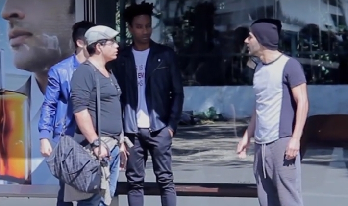  Vídeo mostra a reação das pessoas diante de um ataque homofóbico