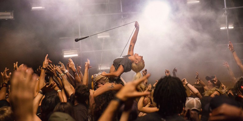 Não é uma ilusão! Lady Gaga ganha festa especial de lançamento do novo álbum