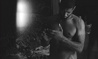 Ousado! Usher compartilha semi-nude no Instagram e seguidores vão à loucura