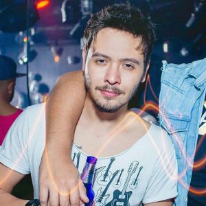 Vinícius Anselmo usou o seu perfil no Facebook para denunciar um caso de roubo e homofobia.