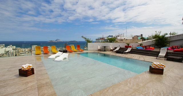 Ela está de volta! Festa TchiBOOM abre o verão com agito na piscina neste domingo