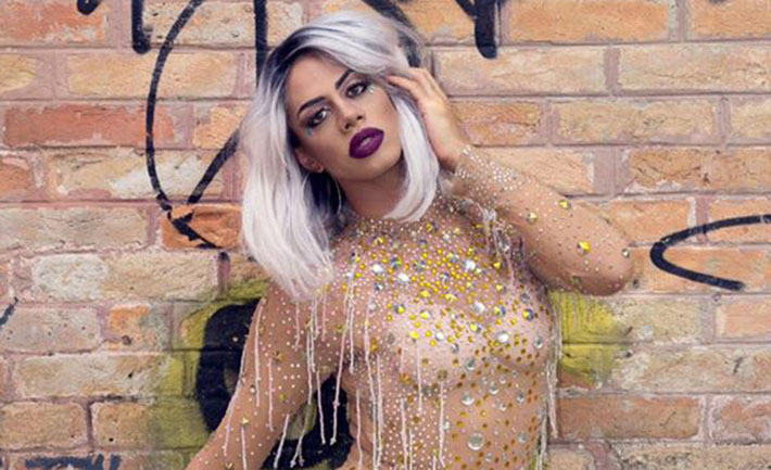 “Nunca leia os comentários”, desabafa Sasha Zimmer sobre participação no Acadêmia de Drags