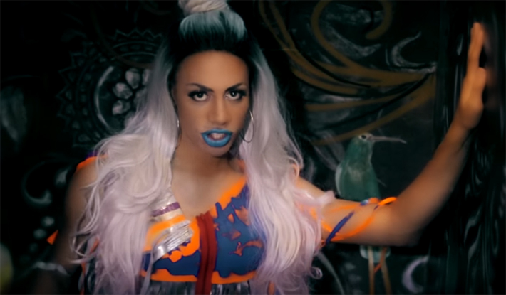 Vem ouvir “Poderosa”, single de estreia de Sasha Zimmer