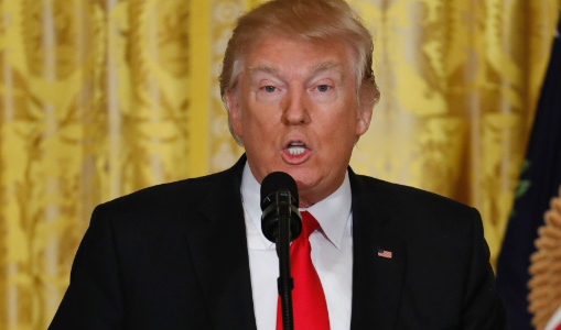 Trump anula norma que permitia aos transexuais escolher banheiro nas escolas