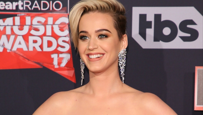  Katy Perry vai receber prêmio por seu trabalho a favor da comunidade LGBT
