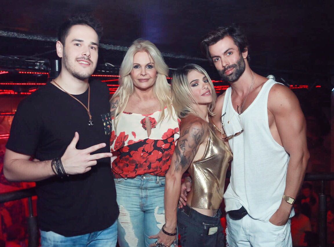 RJ: Monique Evans curte festa Treta ao lado da namorada Cacá Werneck