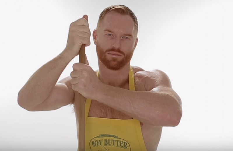 Comercial de lubrificante gay é banido por conta do “nível de homossexualidade”