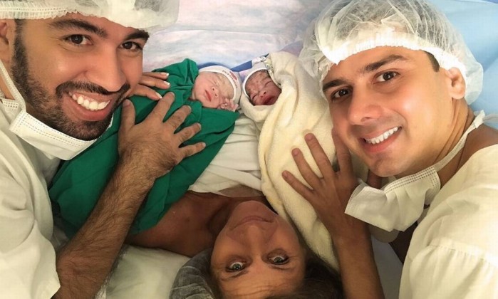 Avó cede barriga para que filho possa realizar sonho de ser pai com o parceiro