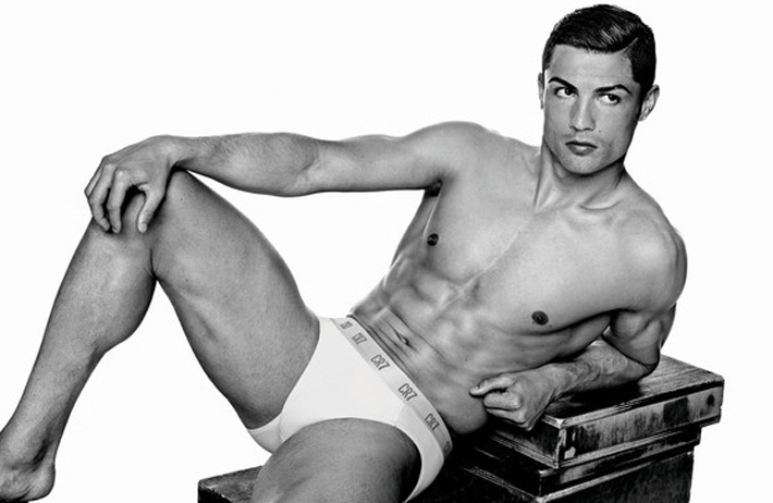  Propaganda enganosa?! Modelo afirma que Cristiano Ronaldo usa enchimento na cueca