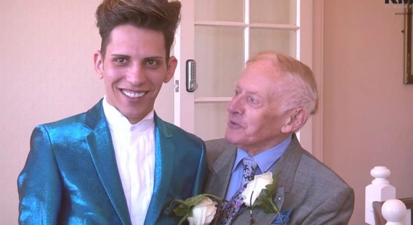 Sacerdote de 78 anos realiza o sonho de se casar com namorado de 24