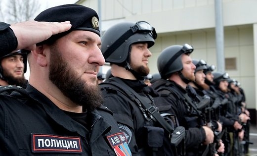  Polícia chechena pede para que pais matem seus filhos gays ou eles mesmos matarão