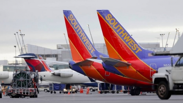  Companhia aérea impede casal gay e filhos de usar fila familiar