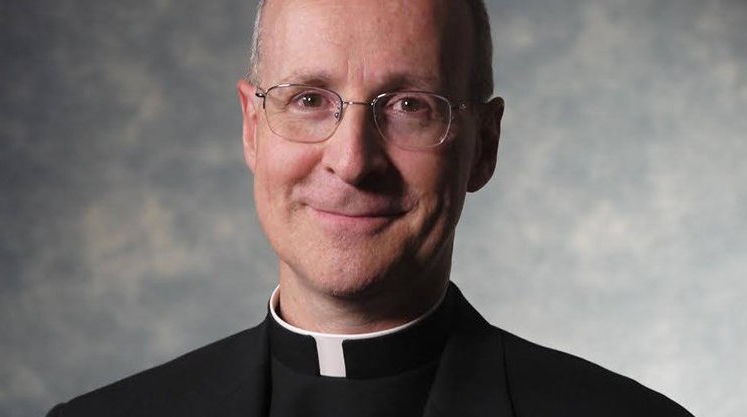  “Alguns santos podiam ser gays”, diz padre do Vaticano