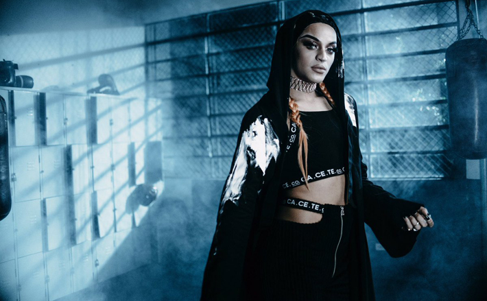 Pabllo Vittar comanda Arraiá em estádio de futebol carioca