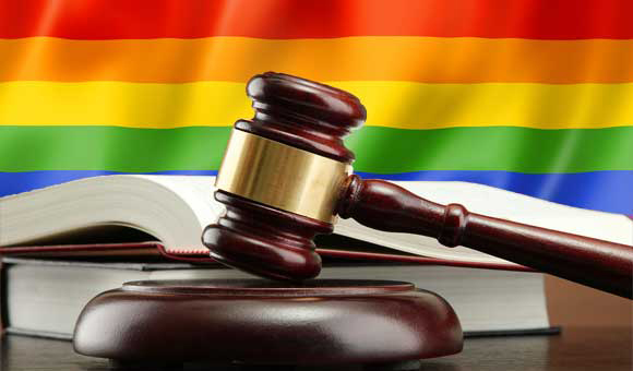 Funcionário chamado de “gayzinho” por chefe ganha indenização por danos morais