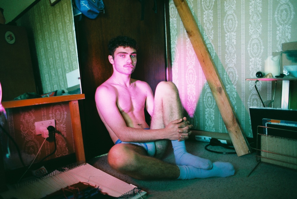 Fotógrafo transforma seus “matches” no Tinder em modelos para série de fotos íntimas