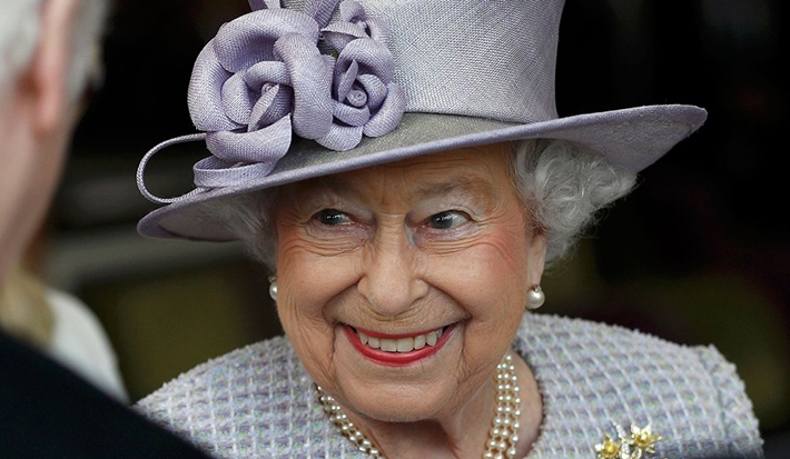  Pela primeira vez, Rainha Elizabeth promete proteger LGBTs em discurso histórico